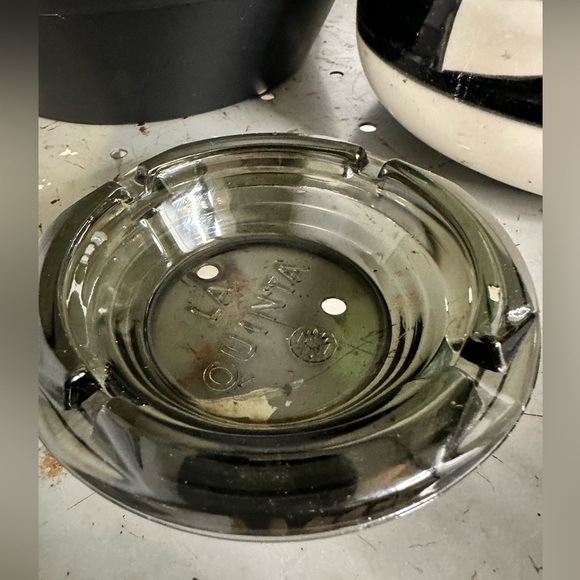 La Quinta Motor Inn Glass Ashtray Smoke Grey Vtg - Picture 3 of 8